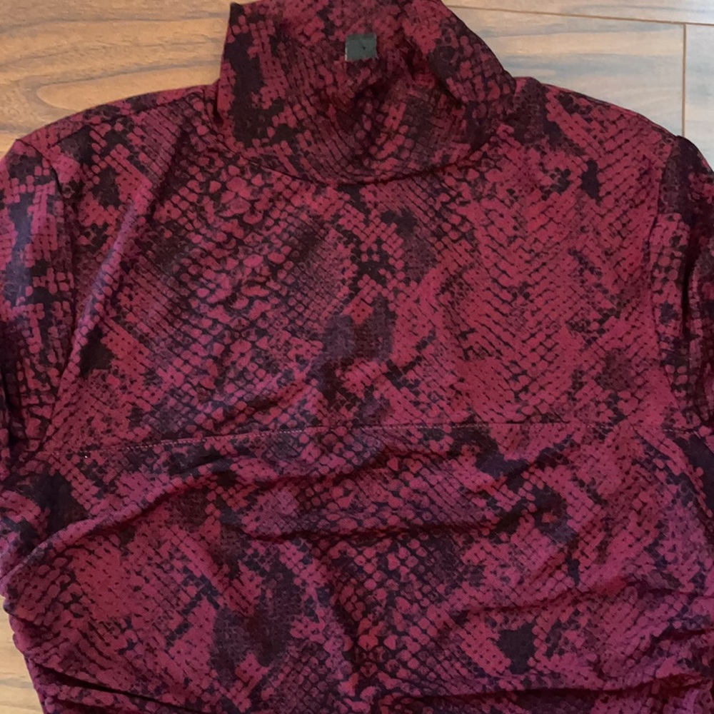 Guess Top, Size XS - Picture 2 of 3